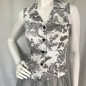 Cute toile top by Gloria Vance. Black and white